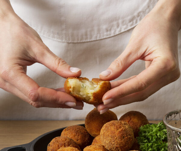 elaboracio de beixamel al taller de croquetes gourmet