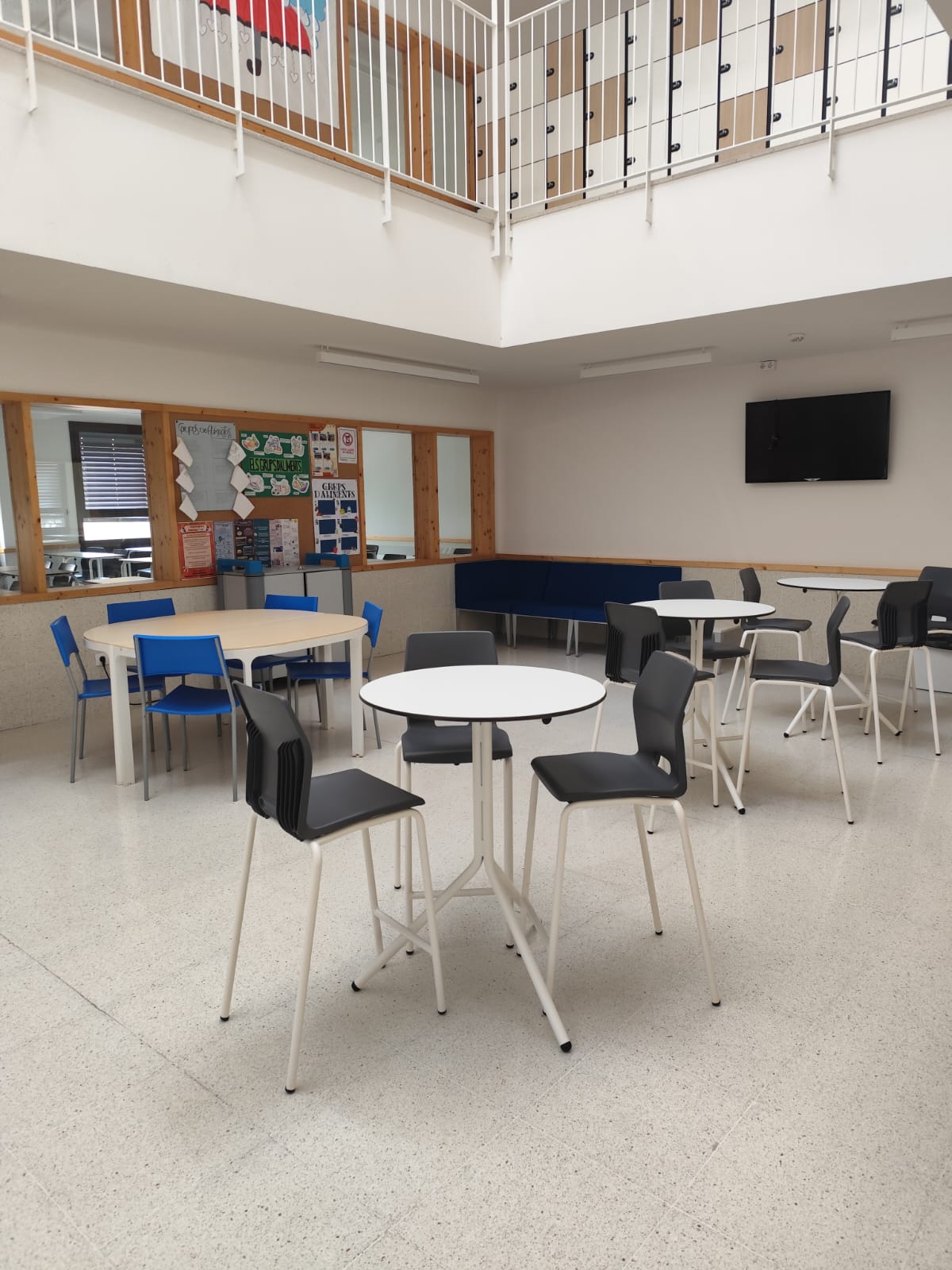 Espai comú del pati interior de l'escola Vedruna Pro ESH